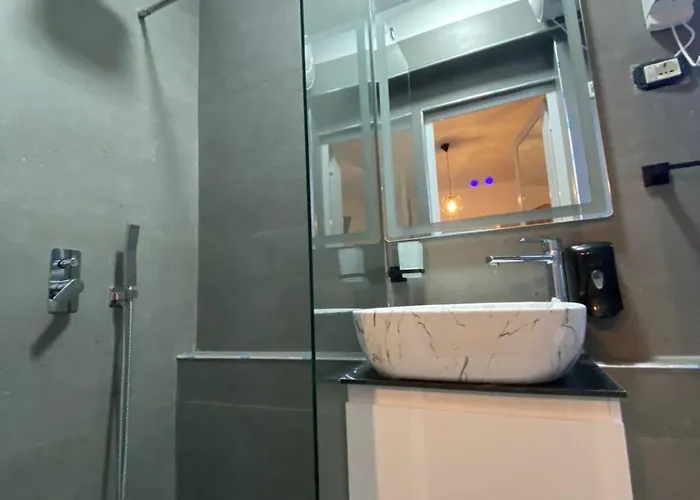 What's Up Daire Tiran